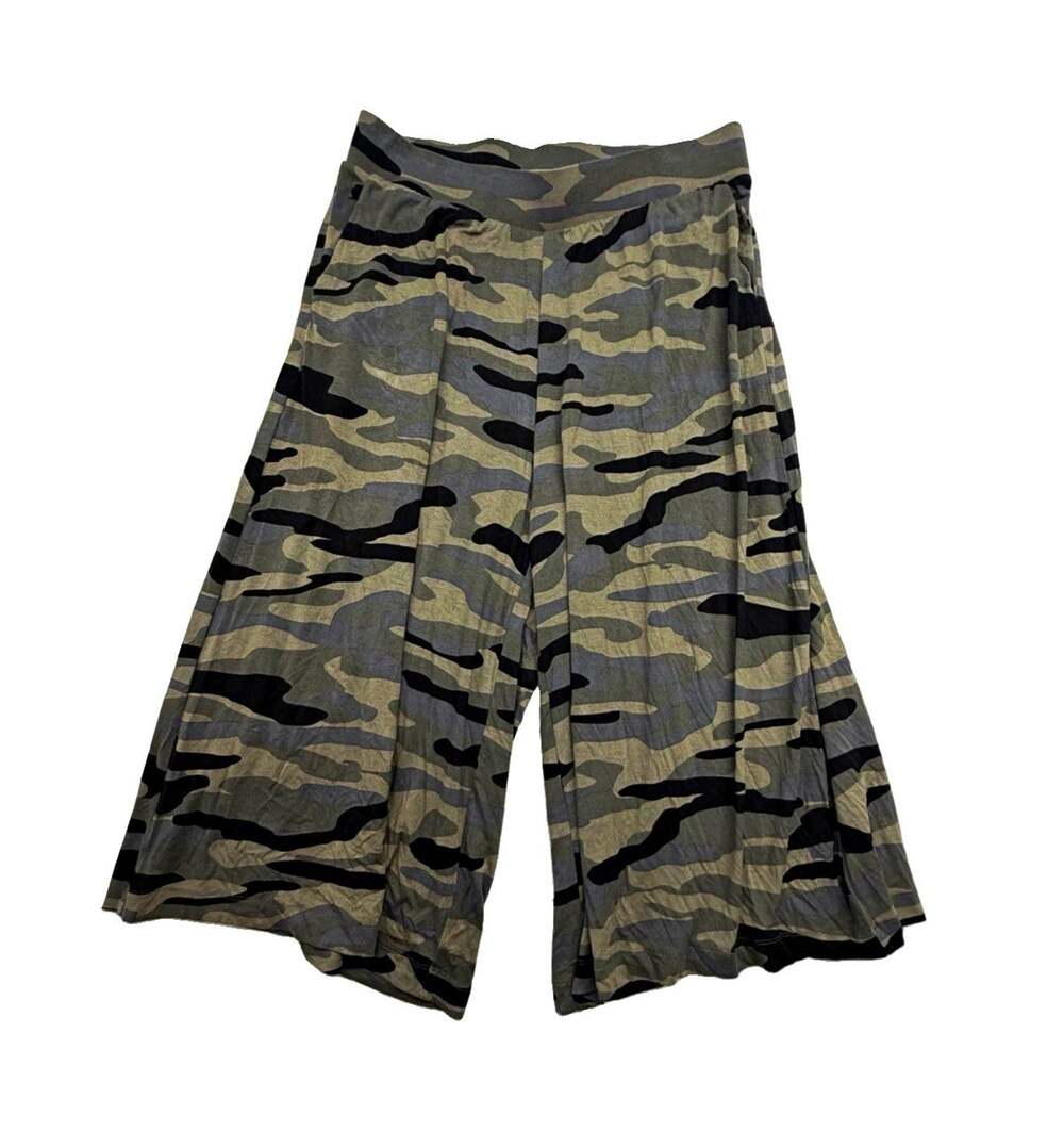 Torrid Camo Wide Leg Crop Pants Size 1 Olive Pull On Stretch Gaucho